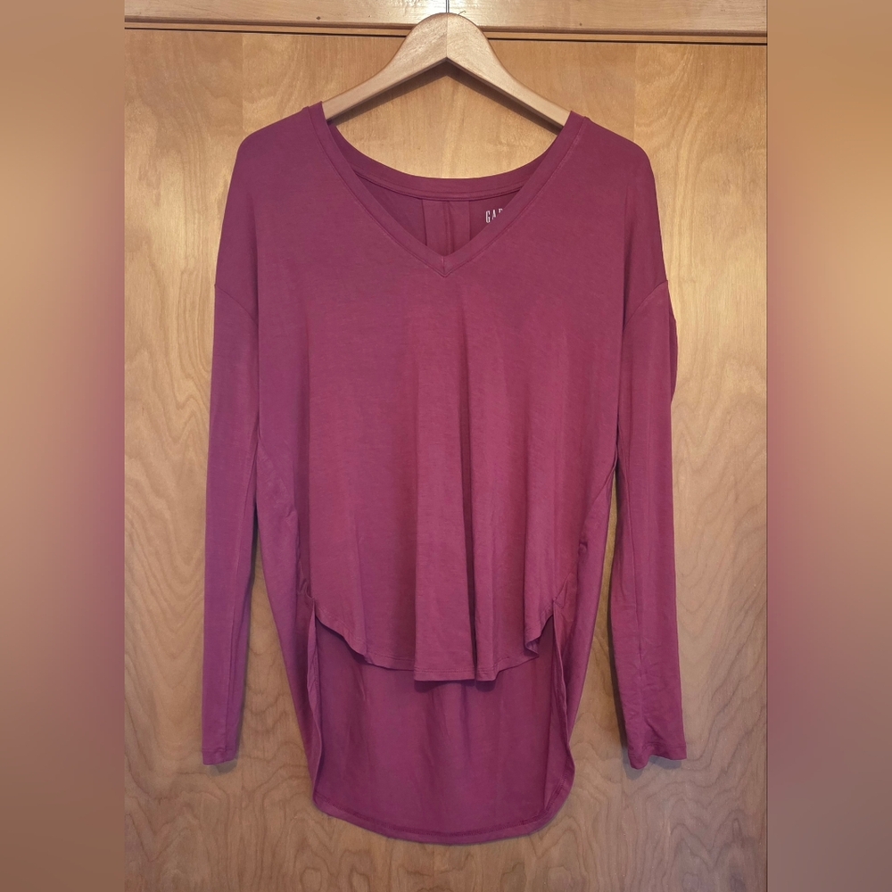 GAP Women's Long Sleeve V-Neck Top - Burgundy NWT